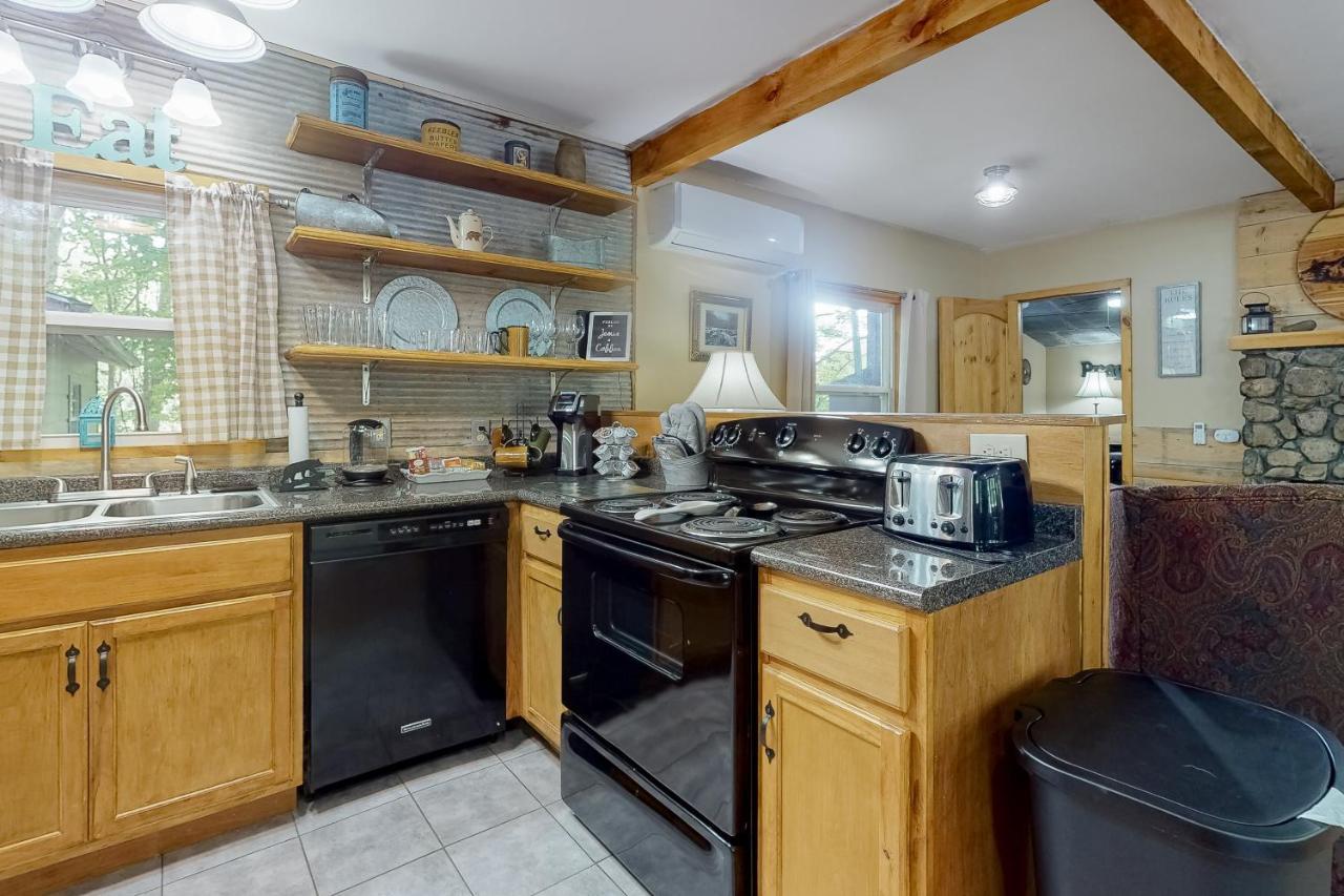 Bear Caves At Black Bear Cottages Сивиървил Екстериор снимка